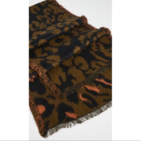 Madewell Jungle Cat / Fuzzy Leopard Scarf - Picture 5 of 7